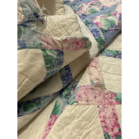 Handmade 80s Floral Patchwork Quilt Pastel Cottagecore 78x87 full / queen - Picture 16 of 16